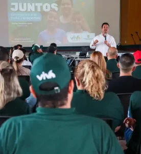 Foto gerente viva m casa con Familias Antioqueñas