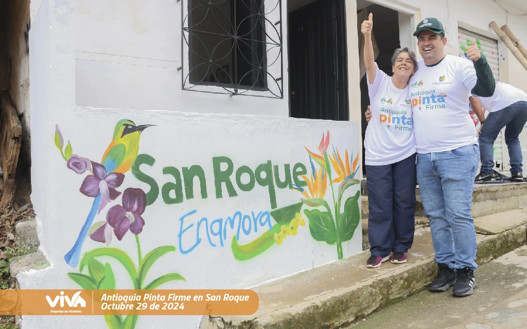 Fotos de viva mi casa donde podemos observar habitantes de San Roque pintando la fachada de su vivienda