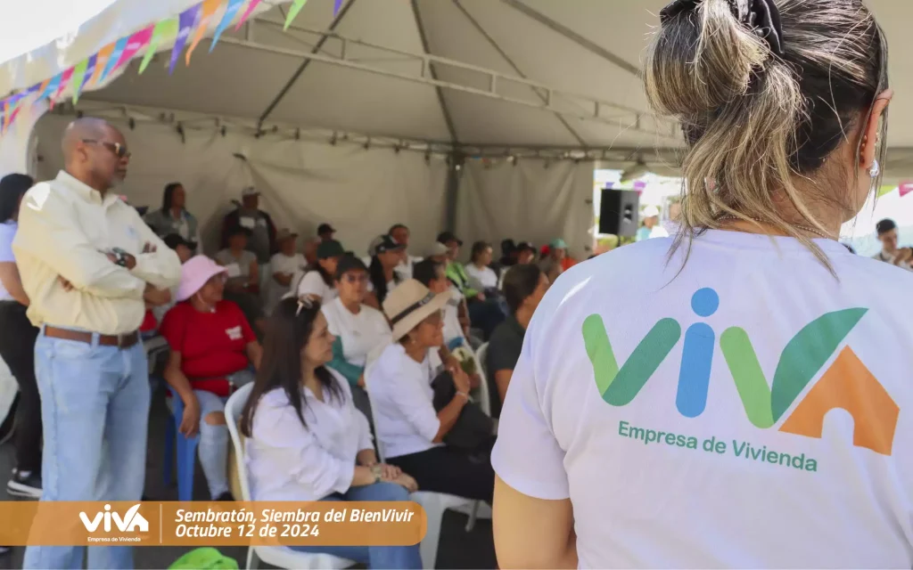 Foto de viva mi casa donde observamos personas que asistieron a la sembratón de Siembra del BienVivir