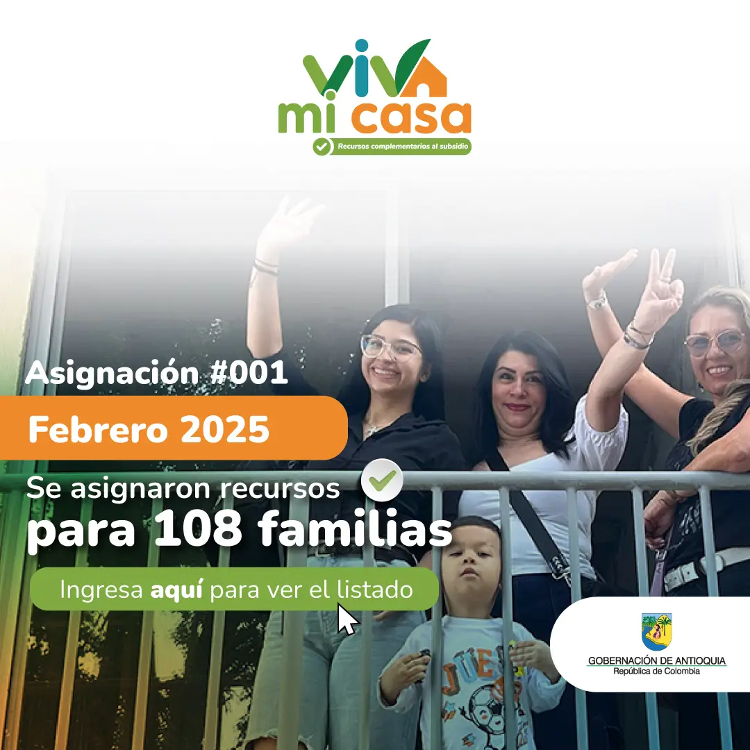 Foto viva mi casa con familias beneficiarias en la asignación de recursos