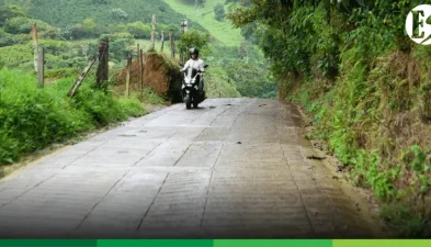 En-Medios-placa-huella-jardin