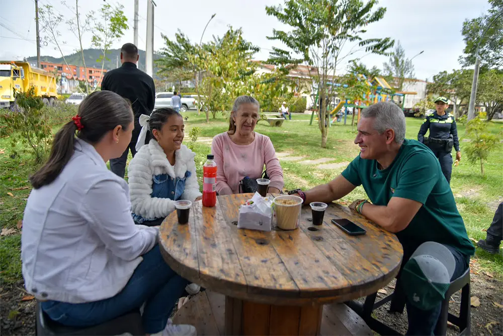 Gobernador-entrego-soluciones-en-la-ceja-02