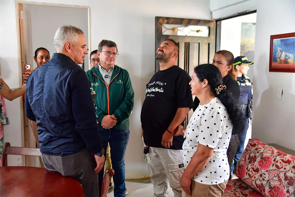 Reconstruccion-vivienda-tras-sismo-01 La Gobernación de Antioquia entregó en Guarne la primera vivienda reconstruida para una familia afectada por el sismo del 10 de agosto.