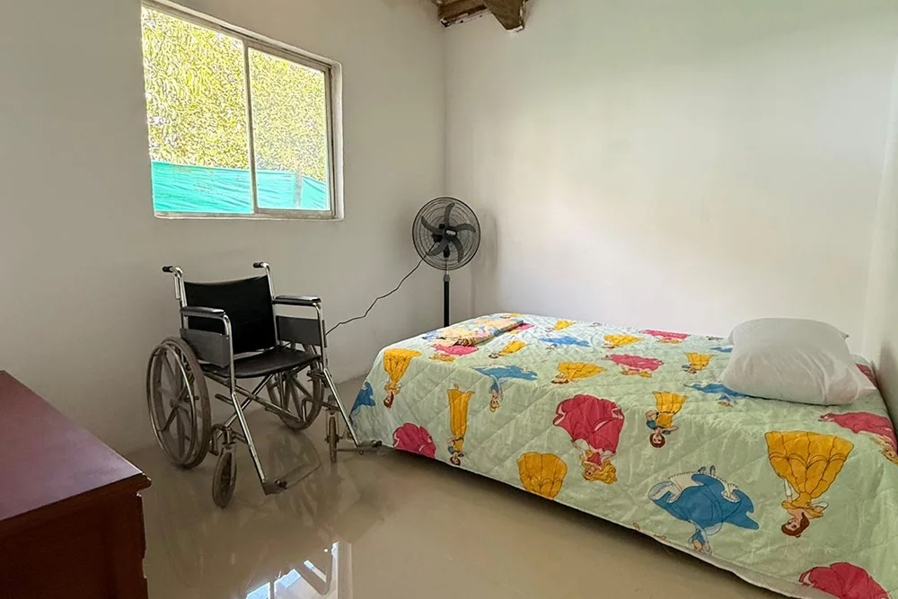 Reconstruccion-vivienda-tras-sismo-04 La Gobernación de Antioquia entregó en Guarne la primera vivienda reconstruida para una familia afectada por el sismo del 10 de agosto.