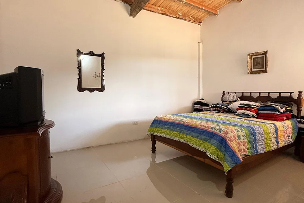 Reconstruccion-vivienda-tras-sismo-05 La Gobernación de Antioquia entregó en Guarne la primera vivienda reconstruida para una familia afectada por el sismo del 10 de agosto.