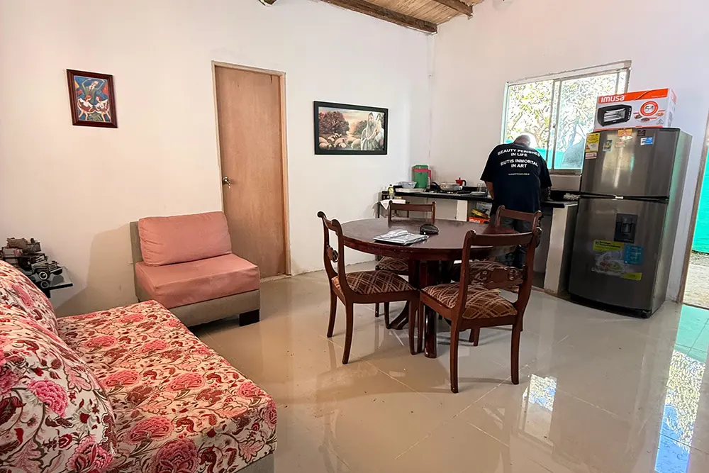 Reconstruccion-vivienda-tras-sismo-06 La Gobernación de Antioquia entregó en Guarne la primera vivienda reconstruida para una familia afectada por el sismo del 10 de agosto.