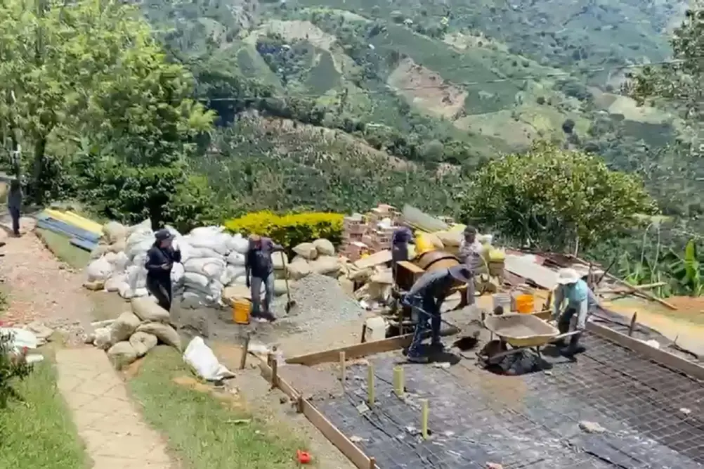 Entrega de material a viviendas en reconstrucción en ciudad Bolívar