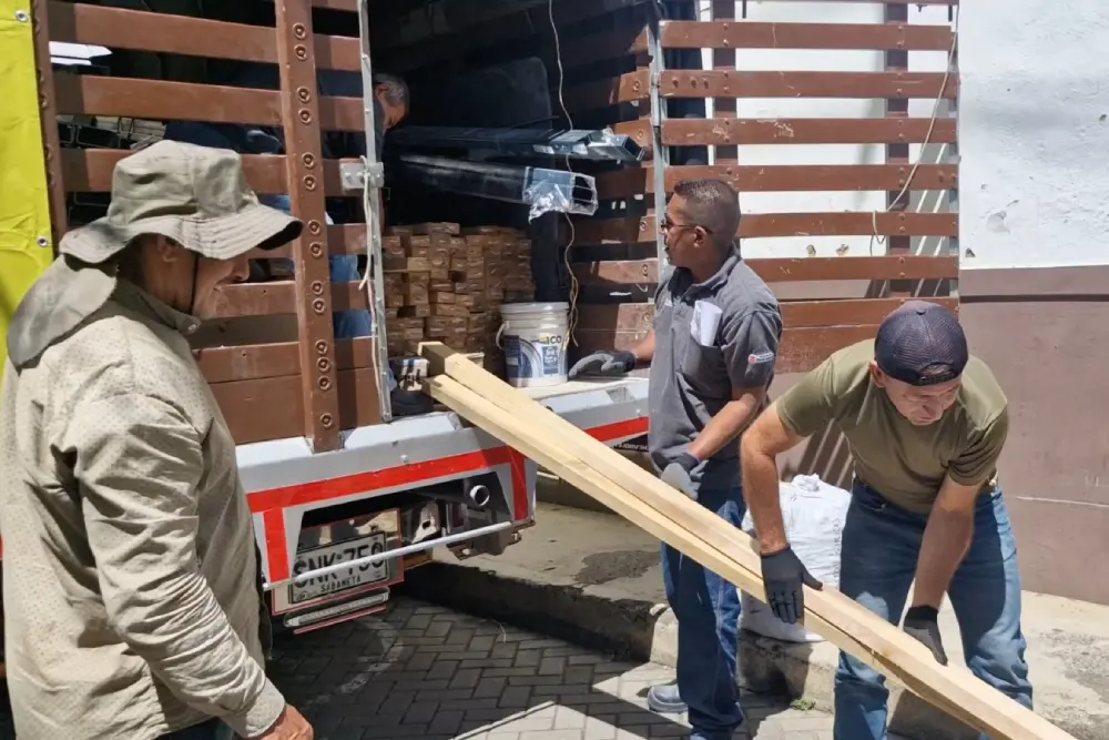 Reconstruccion-viviendas-ciudad-bolivar-02 Entrega de material a viviendas en reconstrucción en ciudad Bolívar