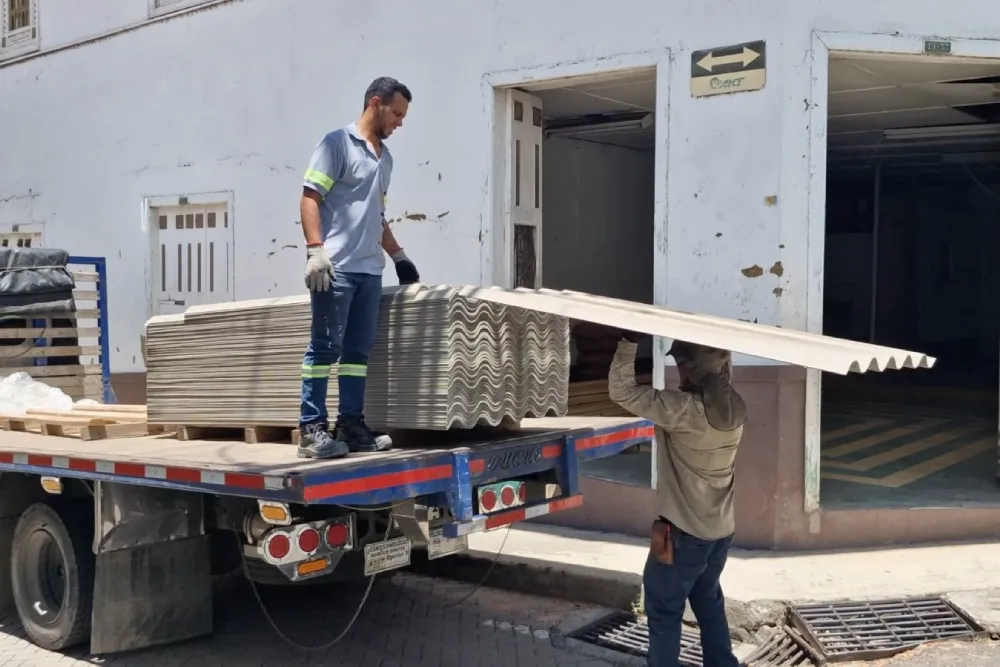 Entrega de material a viviendas en reconstrucción en ciudad Bolívar
